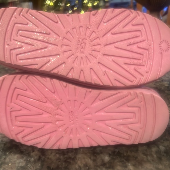 Little girls  pink sequined Uggs - Picture 4 of 7